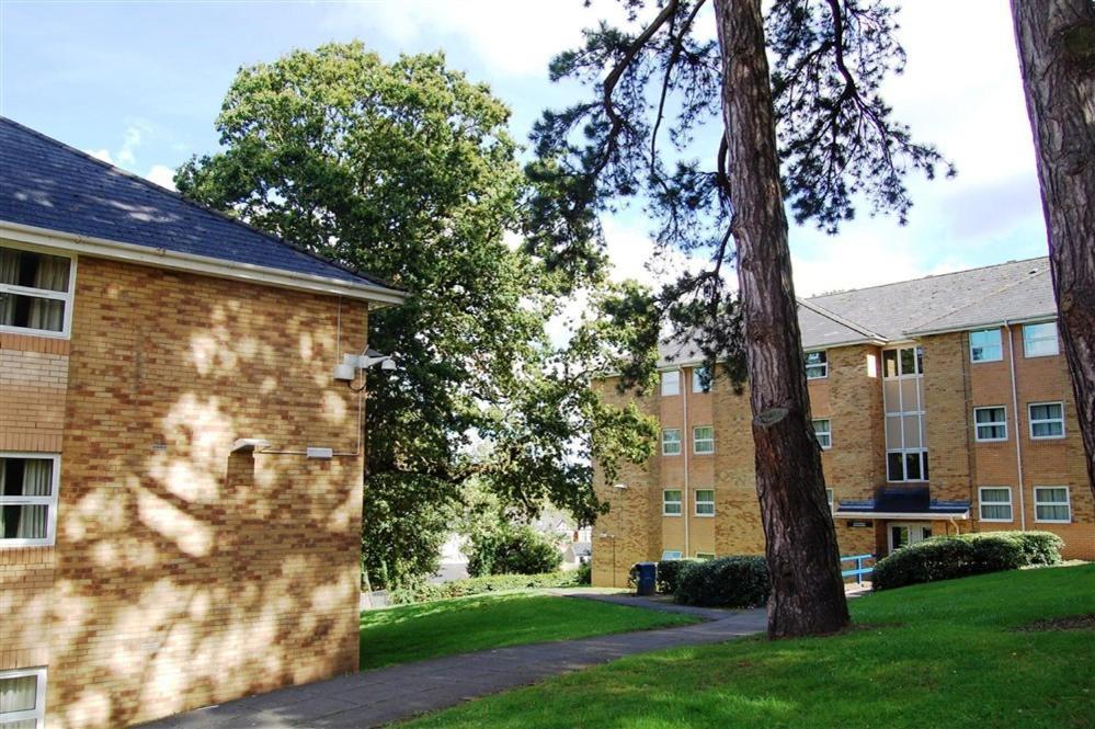 Plas Gwyn Halls, Cardiff Met University Екстер'єр фото